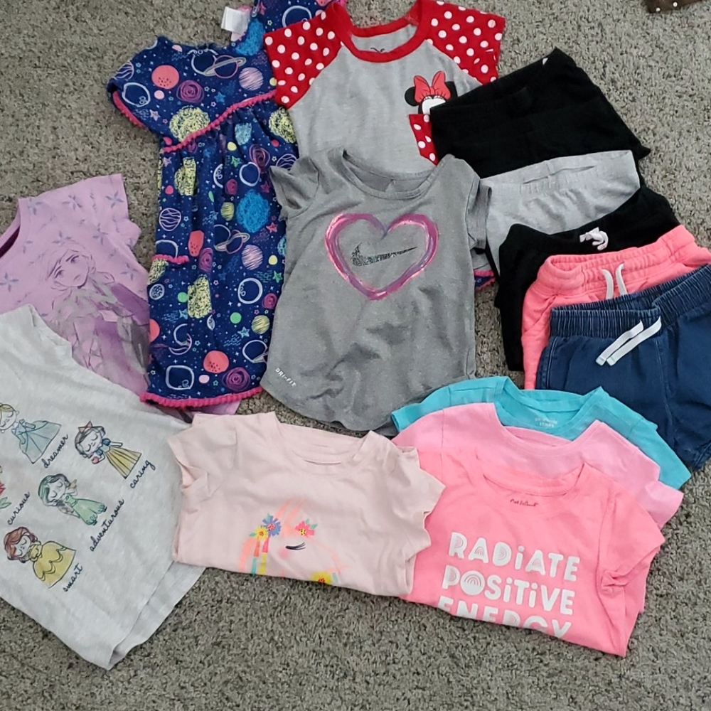 Lot of 3T (some 4T) girls